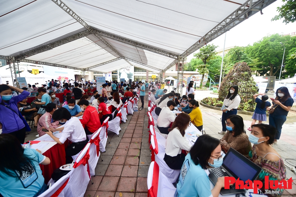 Hà Nội khám sức khoẻ miễn phí cho hơn 3000 tình nguyện viên SEA Games 31 - Ảnh 3