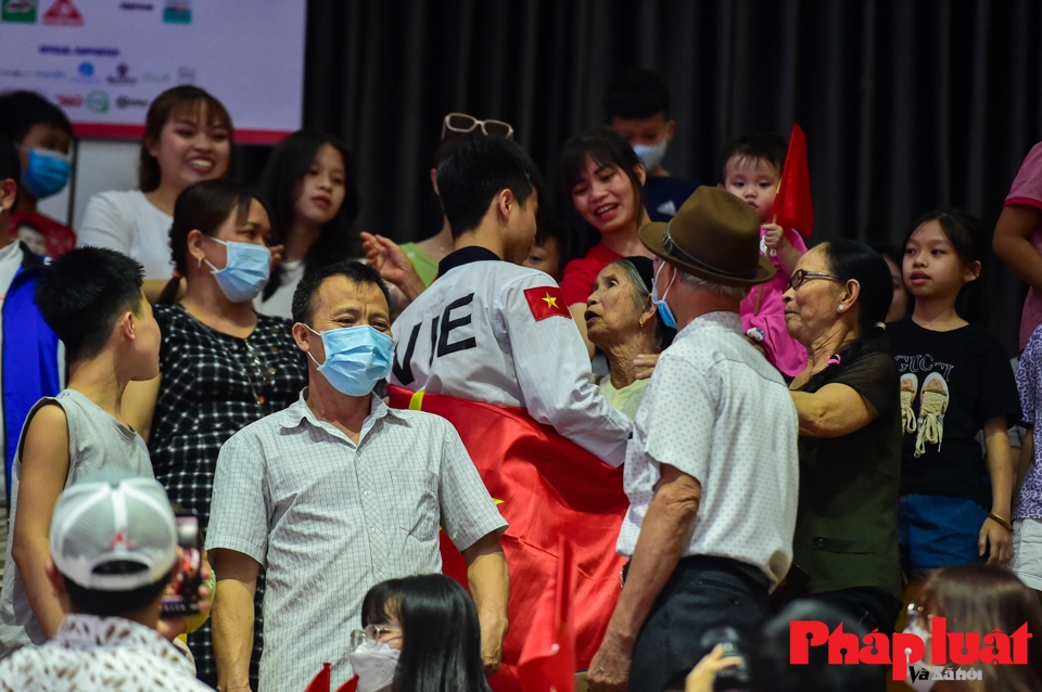 Võ sĩ Hà Nội cùng đồng đội “ẵm” 4 Huy chương Vàng Taekwondo biểu diễn - Ảnh 16