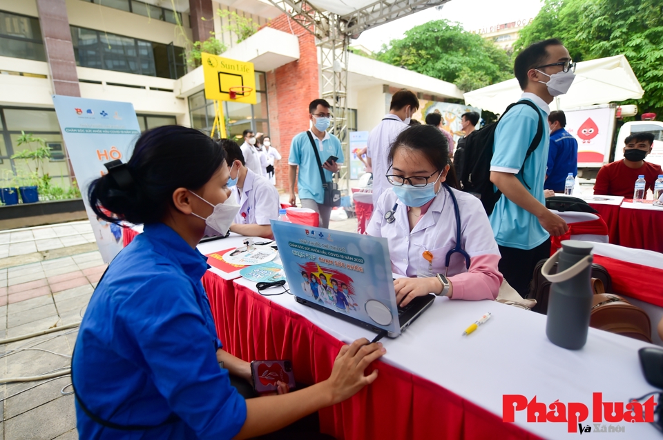 Hà Nội khám sức khoẻ miễn phí cho hơn 3000 tình nguyện viên SEA Games 31 - Ảnh 1