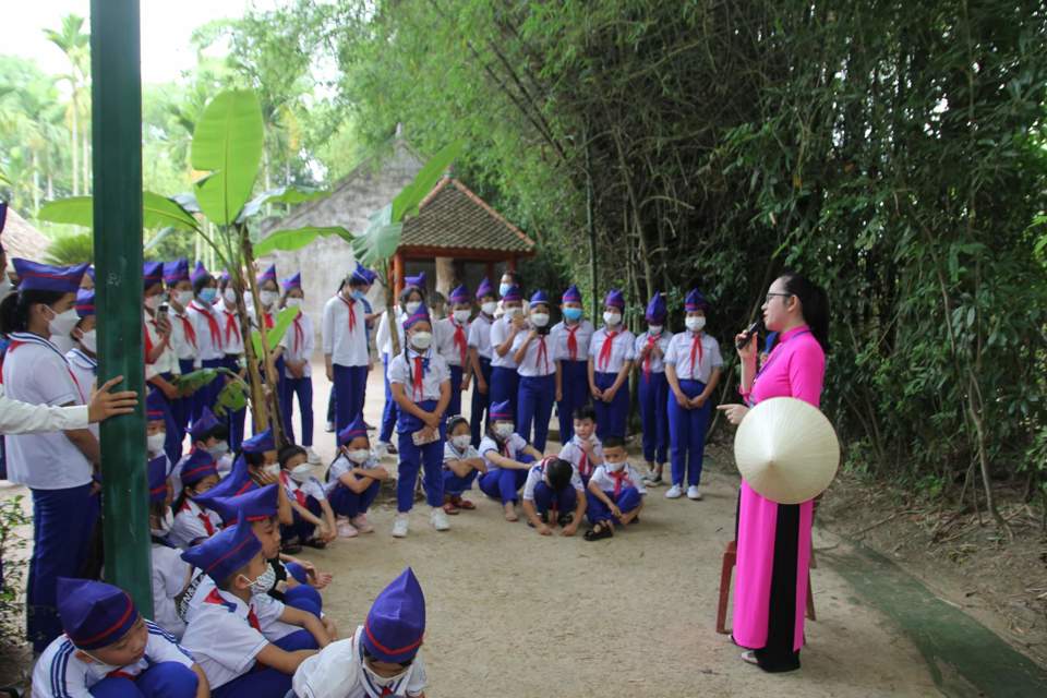 C&aacute;c em học sinh c&agrave;ng thấy tự h&agrave;o hơn về B&aacute;c, được nghe bao c&acirc;u chuyện v&agrave; được thấy bao kỷ vật thi&ecirc;ng li&ecirc;ng nơi B&aacute;c từng trải qua thời thơ ấu.