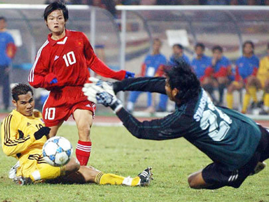 Văn Quyến lập c&uacute; đ&uacute;p gi&uacute;p U23 Việt Nam thắng U23 Malaysia 4-3 ở b&aacute;n kết SEA Games 2003.&nbsp;&nbsp;
