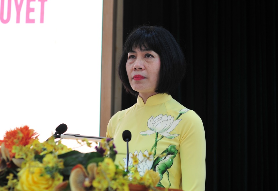 Chủ tịch Hội LHPN quận Ho&agrave;n Kiếm Trịnh Thị Huệ ph&aacute;t biểu khai mạc
