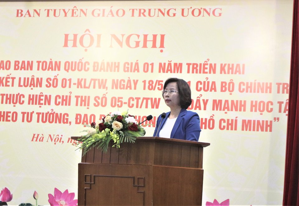 Trưởng ban Tuy&ecirc;n gi&aacute;o Th&agrave;nh ủy H&agrave; Nội B&ugrave;i Huyền Mai ph&aacute;t biểu tham luận tại hội nghị.&nbsp;