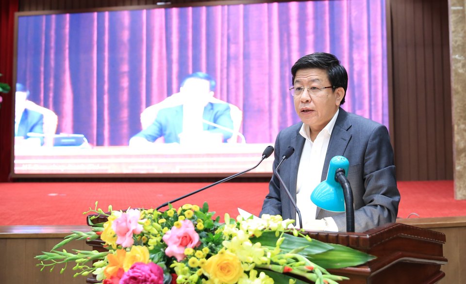 Phó Chủ tịch UBND TP Hà Nội Dương Đức Tuấn trình bày tham luận tại hội nghị. Ảnh: Phạm Hùng