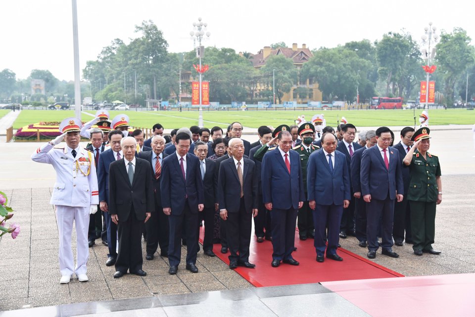 C&aacute;c đồng ch&iacute; l&atilde;nh đạo, nguy&ecirc;n l&atilde;nh đạo Đảng, Nh&agrave; nước tưởng nhớ Chủ tịch Hồ Ch&iacute; Minh.