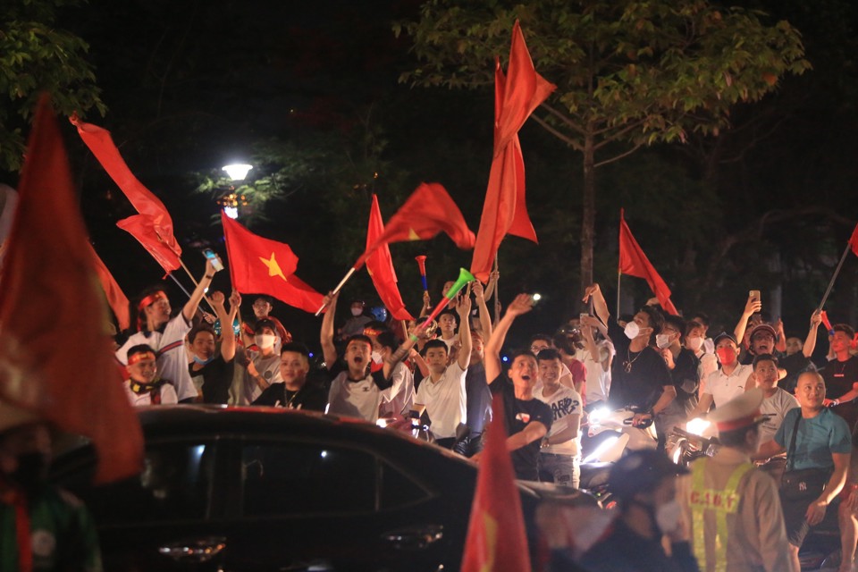 Người dân hân hoan cùng chiến thắng của U23 Việt Nam - Ảnh 3