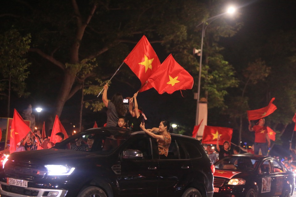 Người dân hân hoan cùng chiến thắng của U23 Việt Nam - Ảnh 6