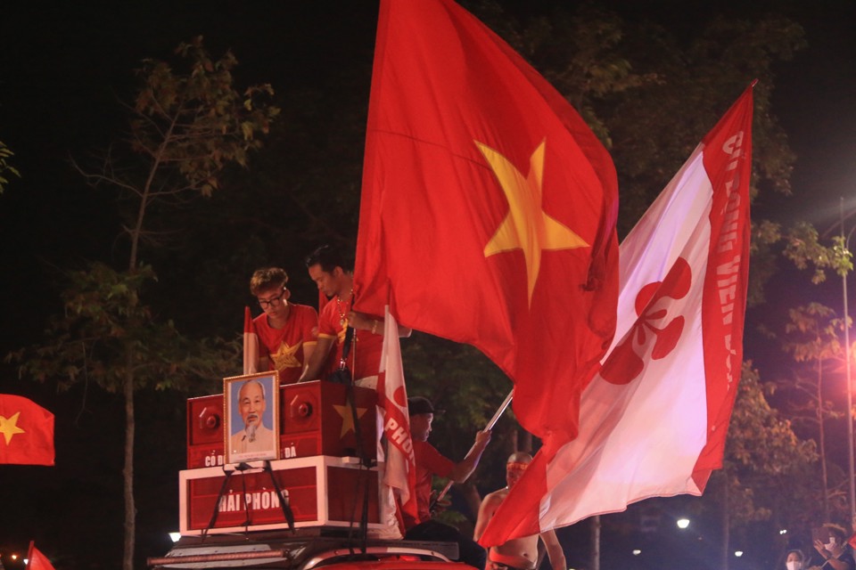 Người dân hân hoan cùng chiến thắng của U23 Việt Nam - Ảnh 8