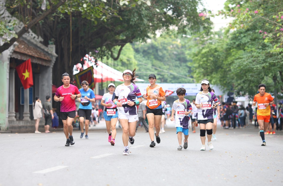 Hơn 1.500 người tham gia Giải chạy Ph&aacute;p ngữ 2022.