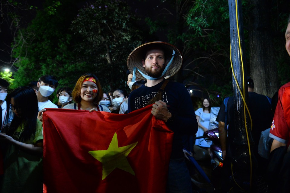 Hàng triệu người đổ ra đường mừng chiến thắng của U23 Việt Nam - Ảnh 14