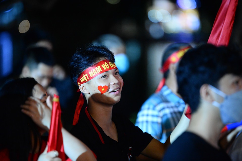 Hàng triệu người đổ ra đường mừng chiến thắng của U23 Việt Nam - Ảnh 15