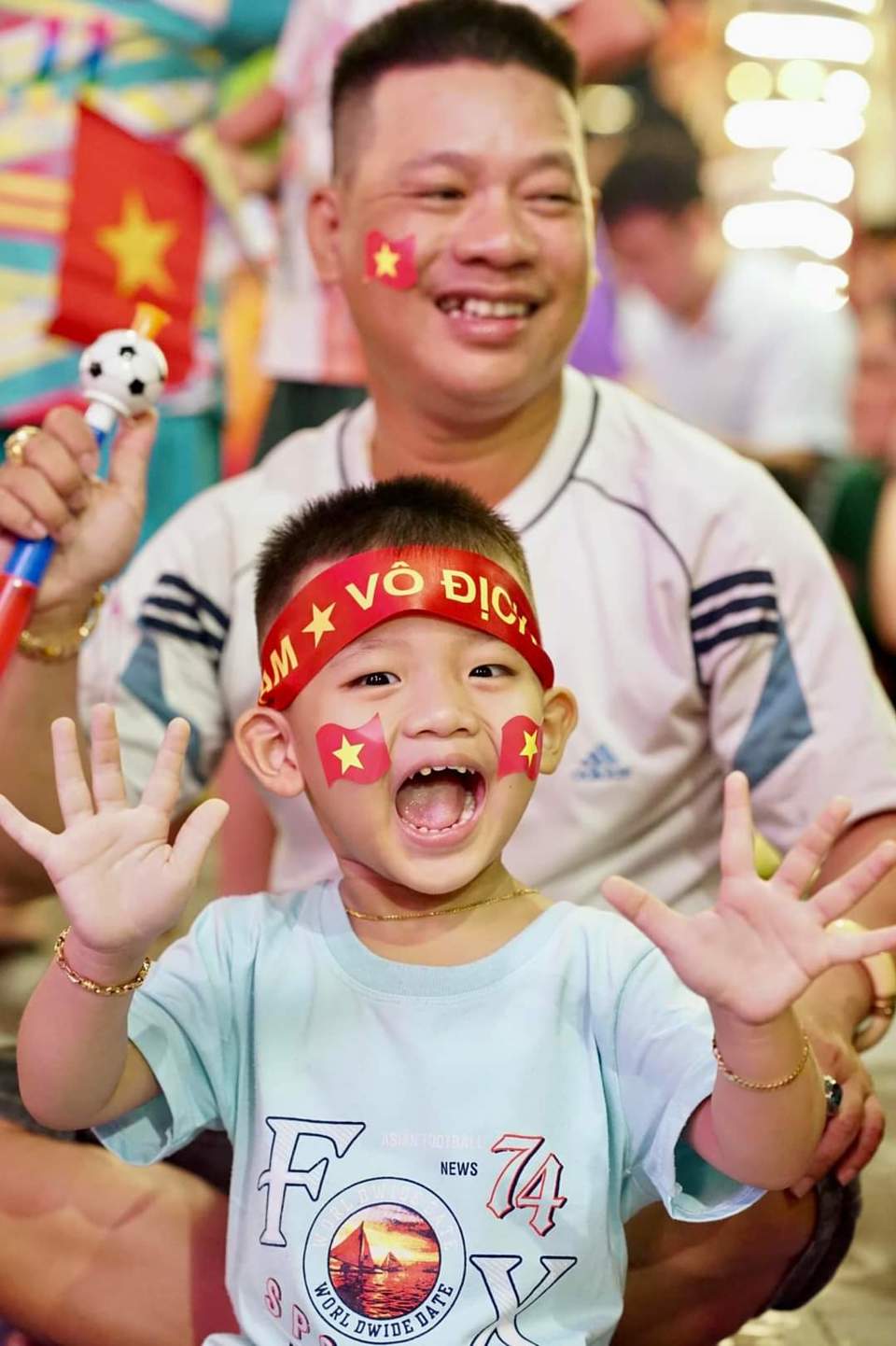 Hàng triệu người đổ ra đường mừng chiến thắng của U23 Việt Nam - Ảnh 20