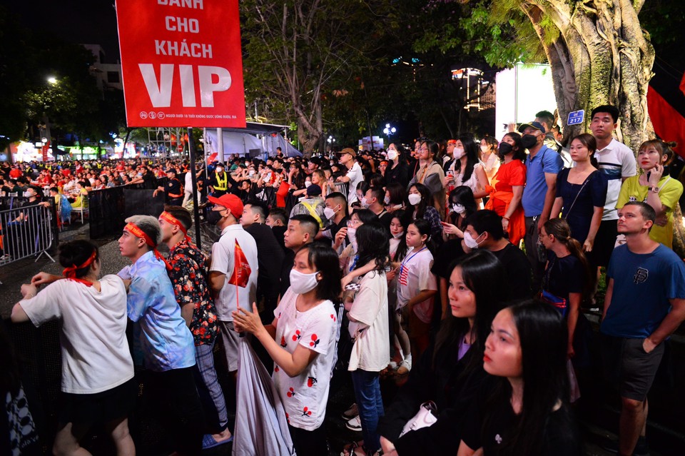 Hàng triệu người đổ ra đường mừng chiến thắng của U23 Việt Nam - Ảnh 17