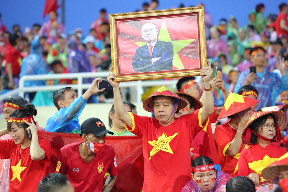 Hàng triệu người đổ ra đường mừng chiến thắng của U23 Việt Nam - Ảnh 12