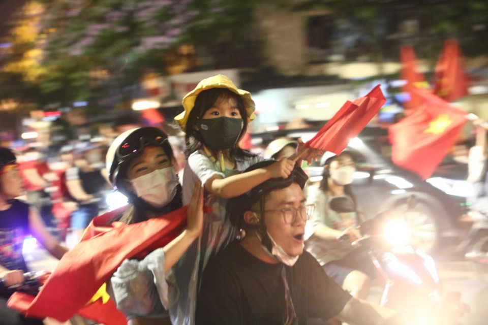 Hàng triệu người đổ ra đường mừng chiến thắng của U23 Việt Nam - Ảnh 5