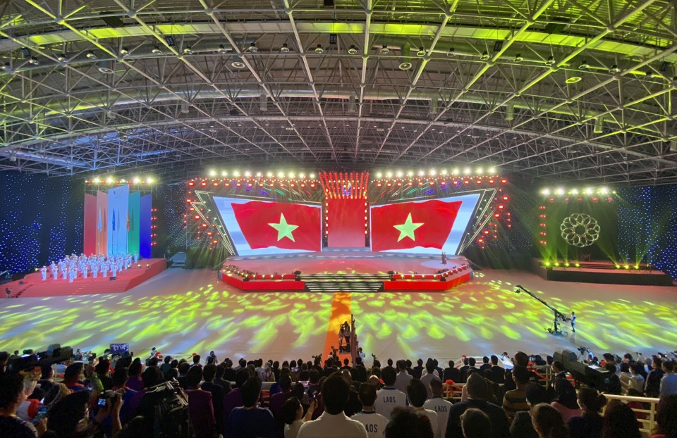 [Toàn cảnh] Bế mạc SEA Games 31: "Hội tụ để tỏa sáng - Gather to shine" - Ảnh 2