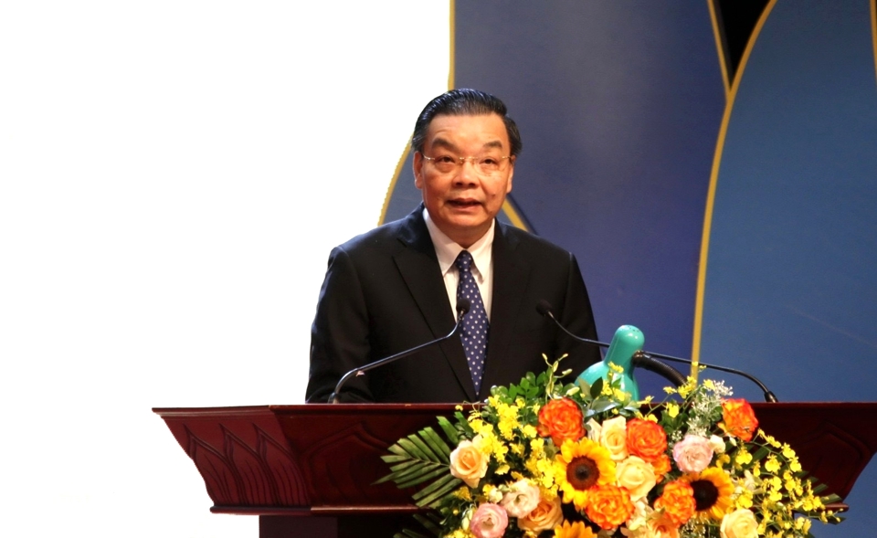 Chủ tịch UBND TP Hà Nội Chu Ngọc Anh chúc mừng thành tích của ngành GD&ĐT Hà Nội trong năm học 2021- 2022