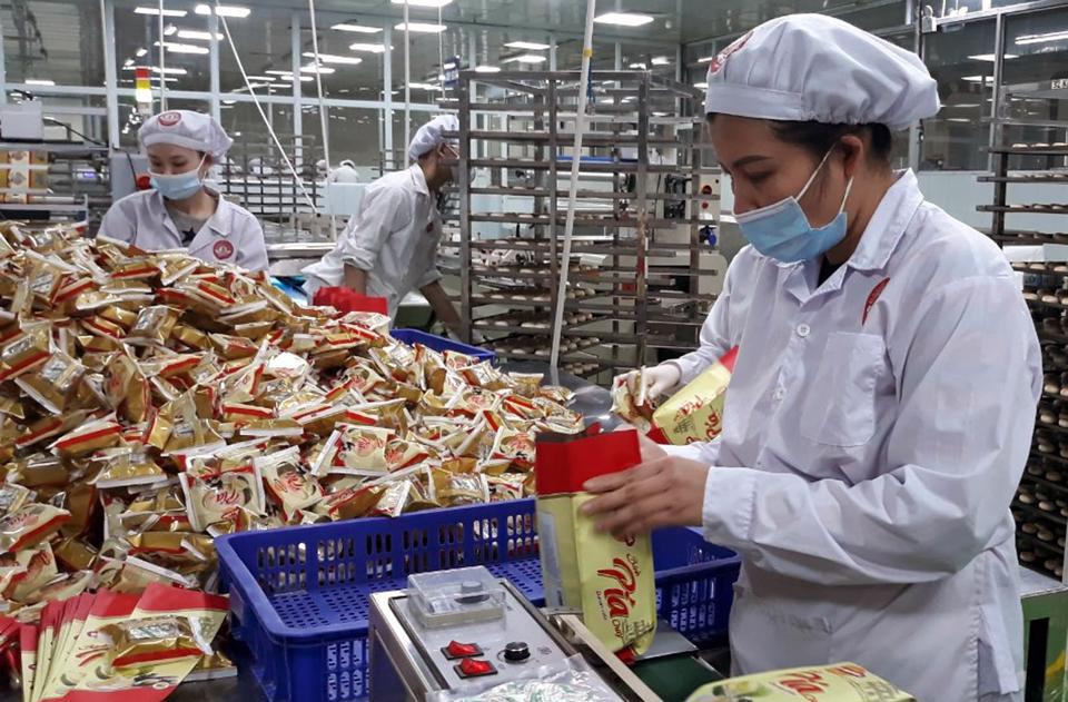 Sản xuất tại Công ty CP Bánh kẹo Bảo Minh tại Khu công nghiệp Bắc Từ Liêm. Ảnh: Lê Nam