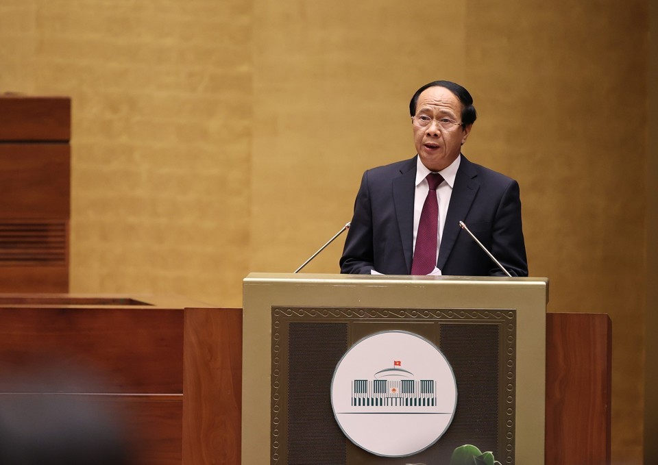 Phó Thủ tướng Chính phủ Lê Văn Thành báo cáo tình hình thực hiện kế hoạch phát triển kinh tế - xã hội những tháng đầu năm 2022. Ảnh: Hùng Thập