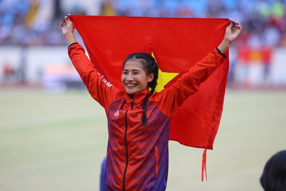 VĐV điền kinh H&agrave; Nội Khuất Phương Anh gi&agrave;nh HCV nội dung 800m nữ tại SEA Games 31. Ảnh: Ngọc T&uacute;.