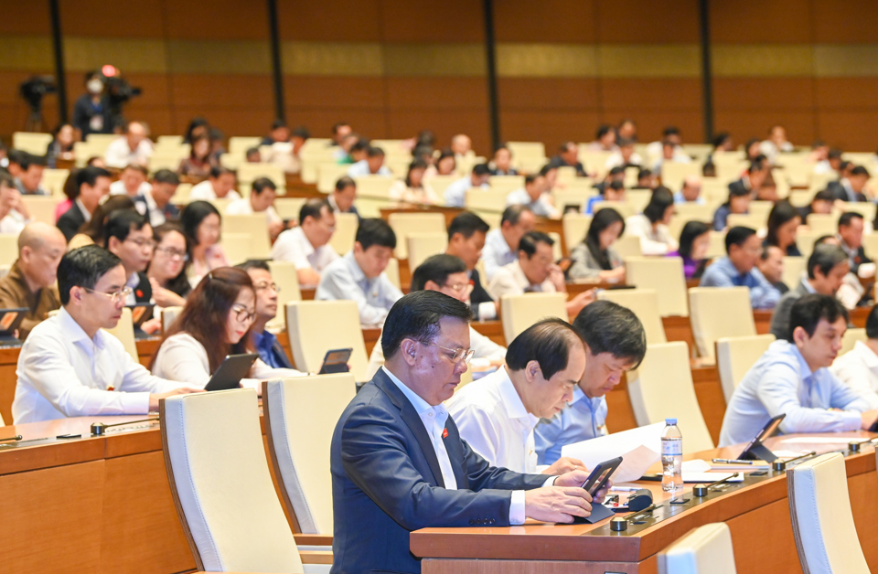 Đoàn đại biểu Quốc hội TP Hà Nội dự phiên họp sáng 24/5. Ảnh: Duy Linh