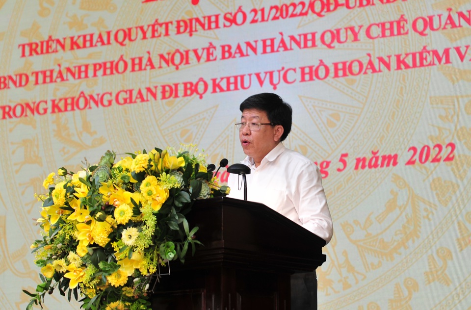 Ph&oacute; Chủ tịch UBND TP H&agrave; Nội Dương Đức Tuấn ph&aacute;t biểu tại Hội nghị