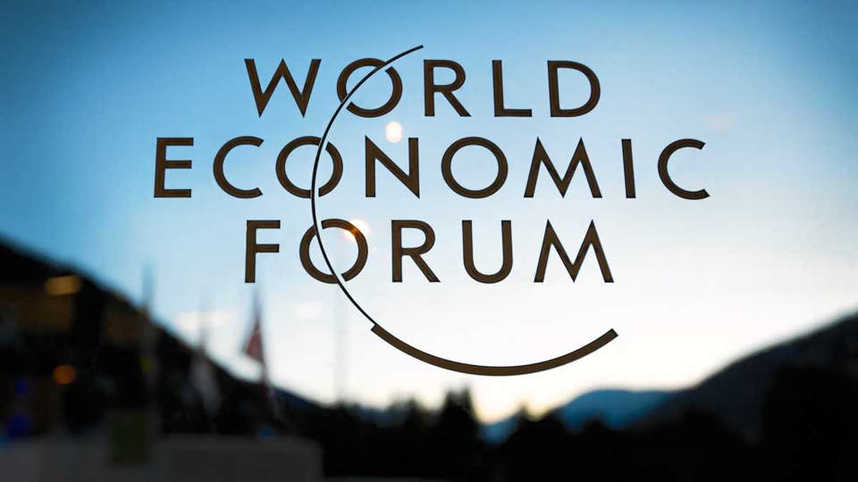 Logo của Diễn đ&agrave;n Kinh tế Thế giới. Ảnh: AP