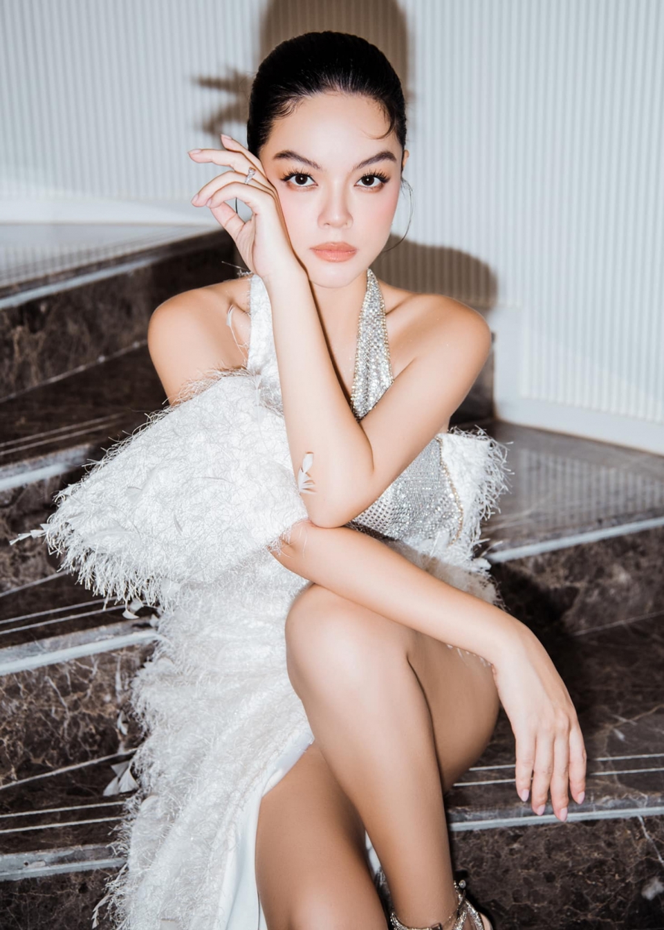 K-ICM dừng hoạt động, Hoa hậu Thùy Tiên diện áo xẻ vòng 1 sexy - Ảnh 5