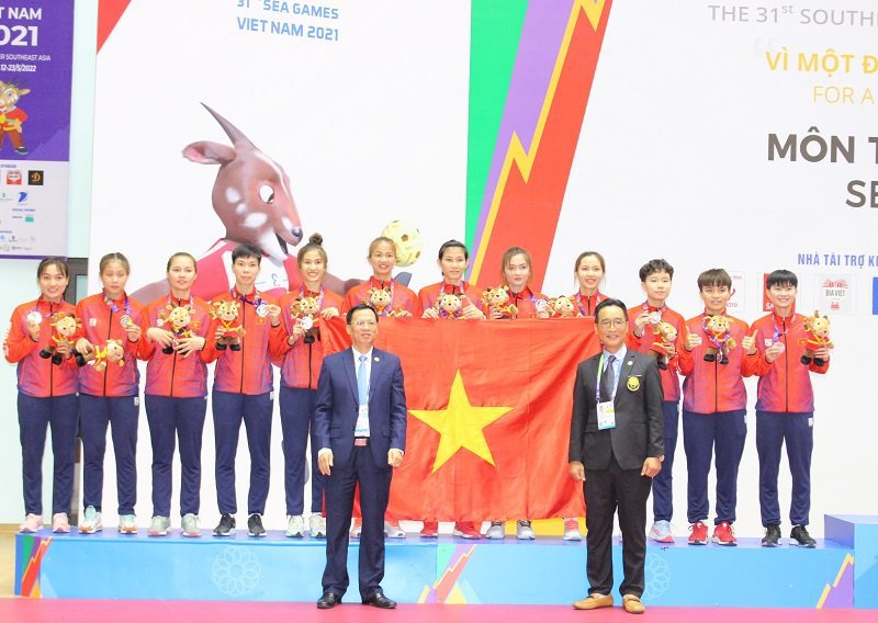 Tấm HCB của đội nữ cầu m&acirc;y Việt Nam. Ảnh HM