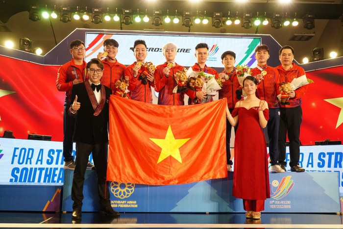 Đội tuyển Đột K&iacute;ch mang về tấm huy chương V&agrave;ng thứ 4 cho Esports Việt Nam. Ảnh TA