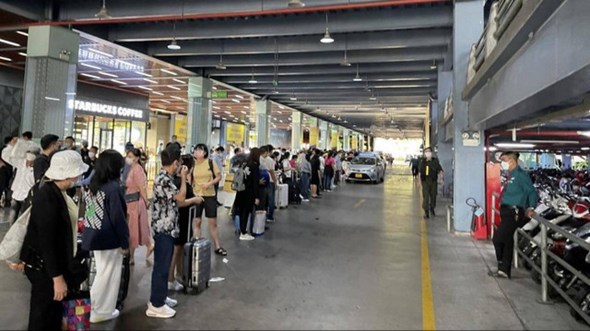 Cục Hàng không yêu cầu xử lý nghiêm vi phạm tại sân bay Tân Sơn Nhất - Ảnh 1
