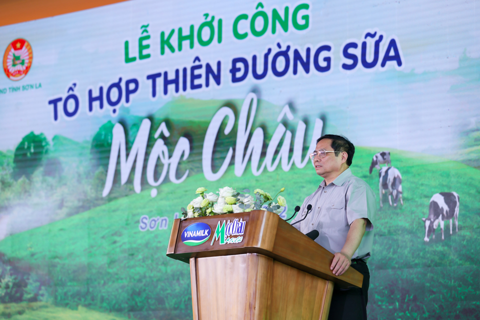 Thủ tướng đề nghị tỉnh Sơn La, huyện Mộc Ch&acirc;u v&agrave; nh&agrave; đầu tư hợp t&aacute;c triển khai dự &aacute;n theo hướng ph&aacute;t triển kinh tế n&ocirc;ng nghiệp to&agrave;n diện, n&ocirc;ng nghiệp c&ocirc;ng nghệ cao, kinh tế tuần ho&agrave;n, kinh tế xanh, bảo vệ m&ocirc;i trường - Ảnh: VGP/Nhật Bắc