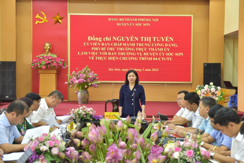 Ph&oacute; B&iacute; thư Thường trực Th&agrave;nh ủy Nguyễn Thị Tuyến ph&aacute;t biểu tại cuộc kiểm tra.