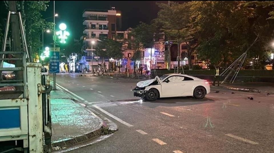Xe Audi t&ocirc;ng tử vong 3 người đ&ecirc;m 2/6 tại TP Bắc Giang