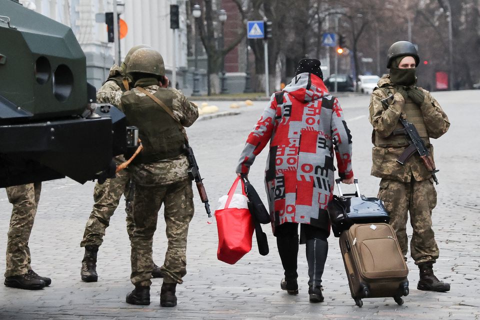 Tnh đến ng&agrave;y 2/3, khoảng 1 triệu người đ&atilde; chạy khỏi Ukraine. Ảnh: Reuters
