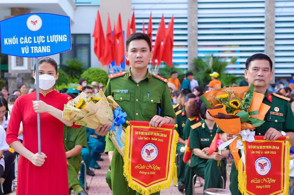 Đại hội TDTT lần thứ V của phường Lĩnh Nam c&oacute; 17 đội tham gia. Ảnh HM