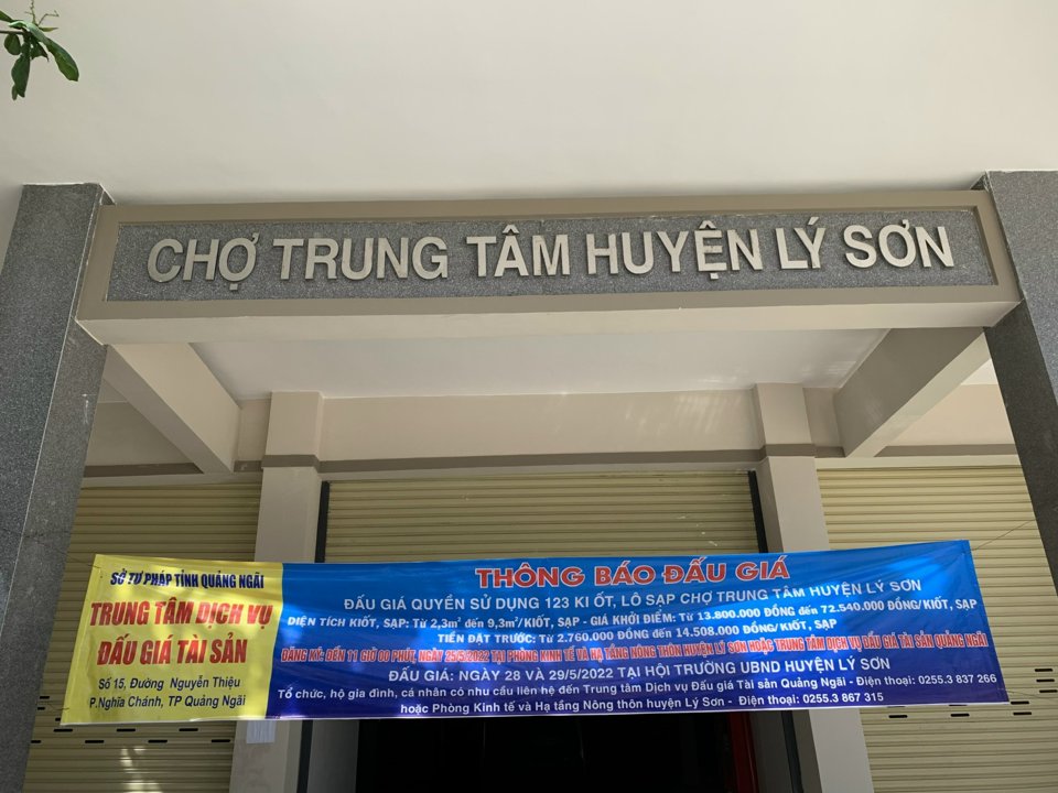 Theo dự kiến, việc đấu gi&aacute; quyền sử dụng c&aacute;c ki ốt, l&ocirc; sạp được tiến h&agrave;nh v&agrave;o ng&agrave;y 28, 29/5/2022.