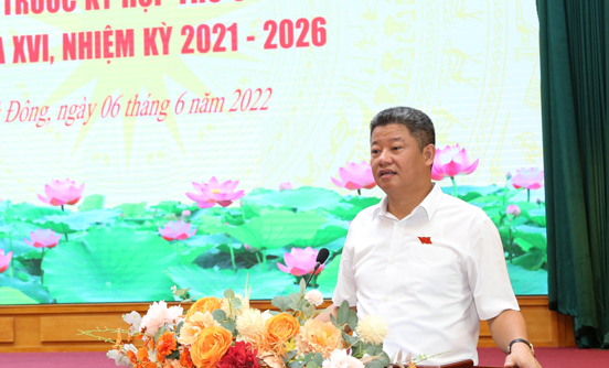 Phó Chủ tịch UBND TP Nguyễn Mạnh Quyền phát biểu tại hội nghị tiếp xúc cử tri.