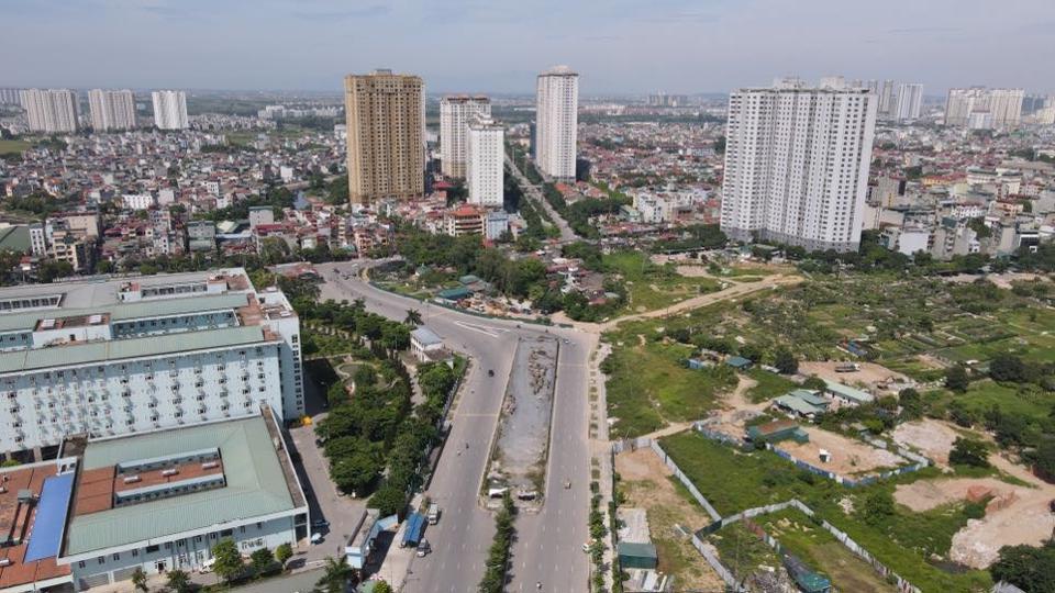Nút giao đường nối Nguyễn Xiển - Xa La chậm tiến độ nhiều năm vì người dân chưa được tái định cư. Ảnh: Ngọc Hải