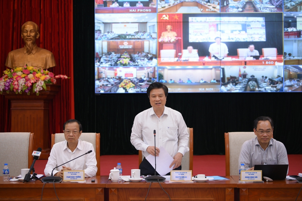 Thứ trưởng Bộ GD&ĐT Nguyễn Hữu Độ lư ý 7 nội dung quan trọng trong tổ chức thi tốt nghiệp THPT 2022