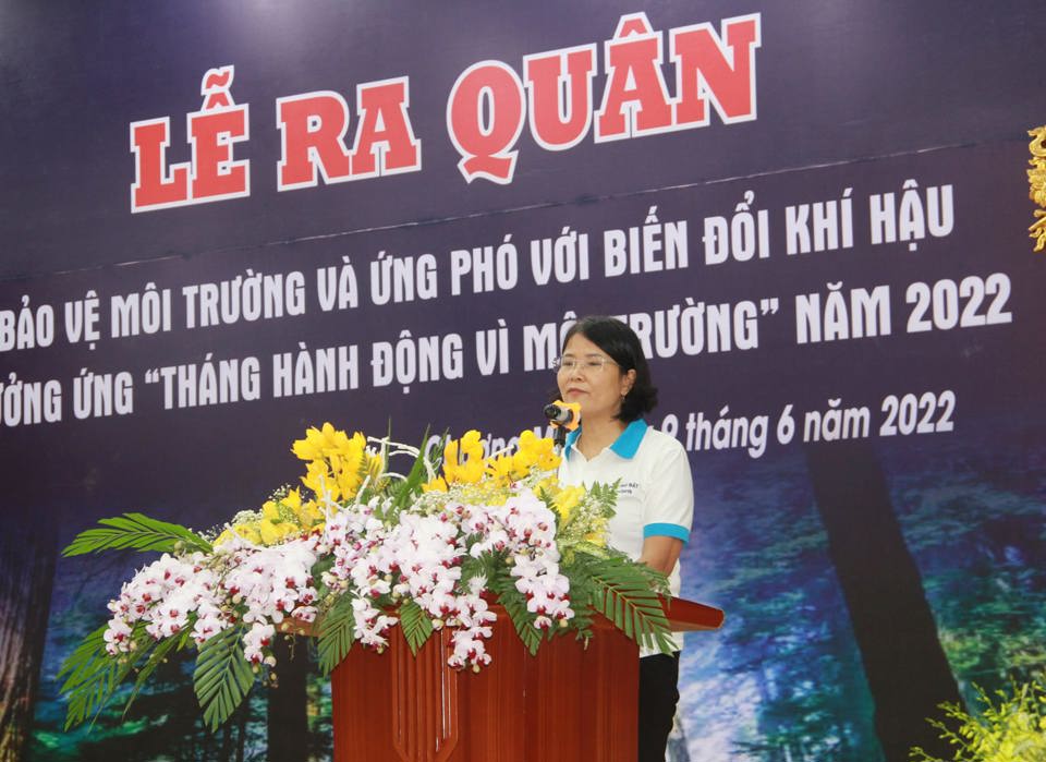 Ph&oacute; Chủ tịch Ủy ban MTTQ Việt Nam TP H&agrave; Nội Nguyễn Thị Kim Dung ph&aacute;t biểu tại buổi lễ
