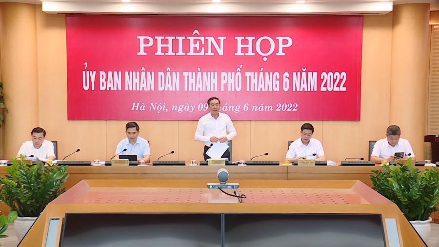 Phó Chủ tịch Thường trực phụ trách điều hành UBND TP Hà Nội Lê Hồng Sơn chủ trì phiên họp.