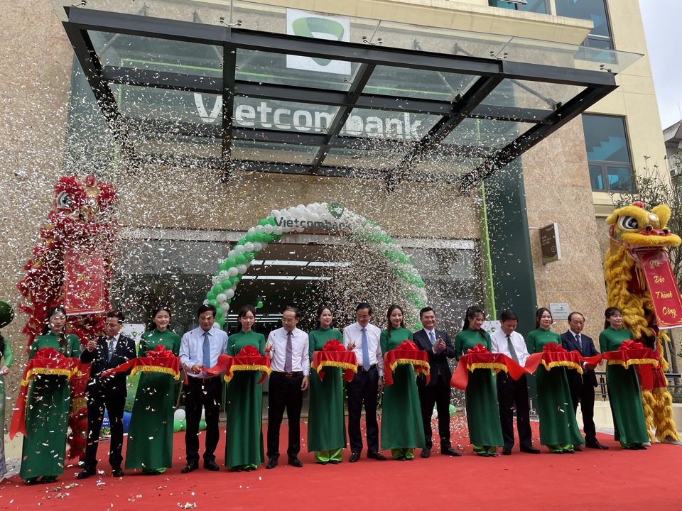 Vietcombank Ph&uacute; Thọ&nbsp;tại địa chỉ số 01 Trần Ph&uacute;, phường Gia Cẩm, th&agrave;nh phố Việt Tr&igrave;, tỉnh Ph&uacute; Thọ.