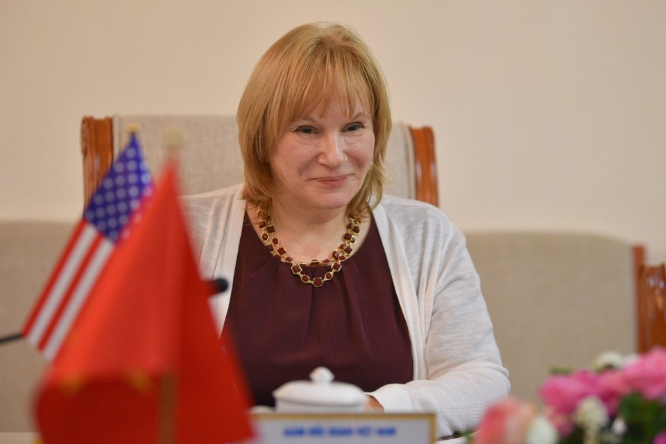 B&agrave; Ann Marie Yastishock-Gi&aacute;m đốc USAID Việt Nam.