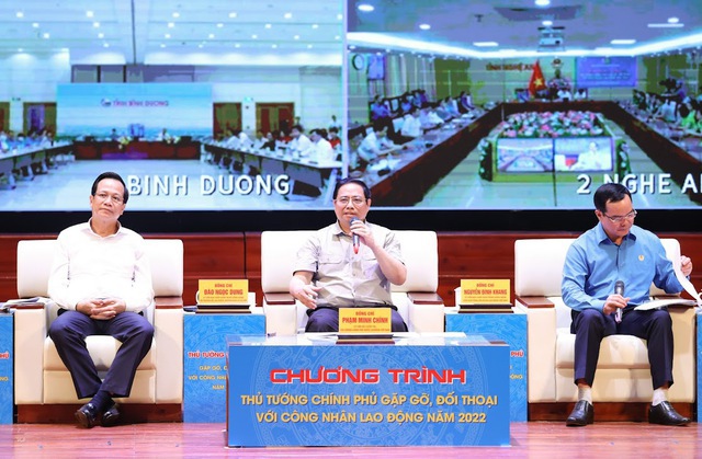 Thủ tướng Phạm Minh Ch&iacute;nh đối thoại với c&ocirc;ng nh&acirc;n