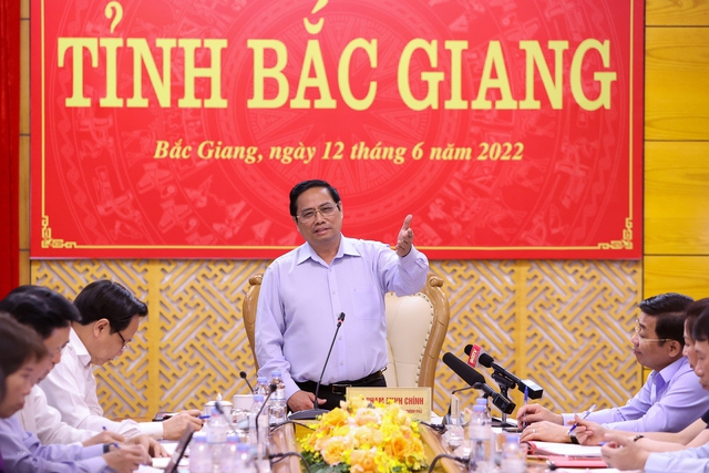 Thủ tướng Phạm Minh Ch&iacute;nh đ&aacute;nh gi&aacute; cao, cơ bản đồng t&igrave;nh với b&aacute;o c&aacute;o của tỉnh Bắc Giang.