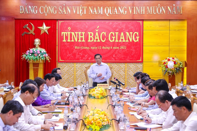 Thủ tướng&nbsp;Phạm Minh Ch&iacute;nh l&agrave;m việc với Ban Thường vụ Tỉnh ủy Bắc Giang.