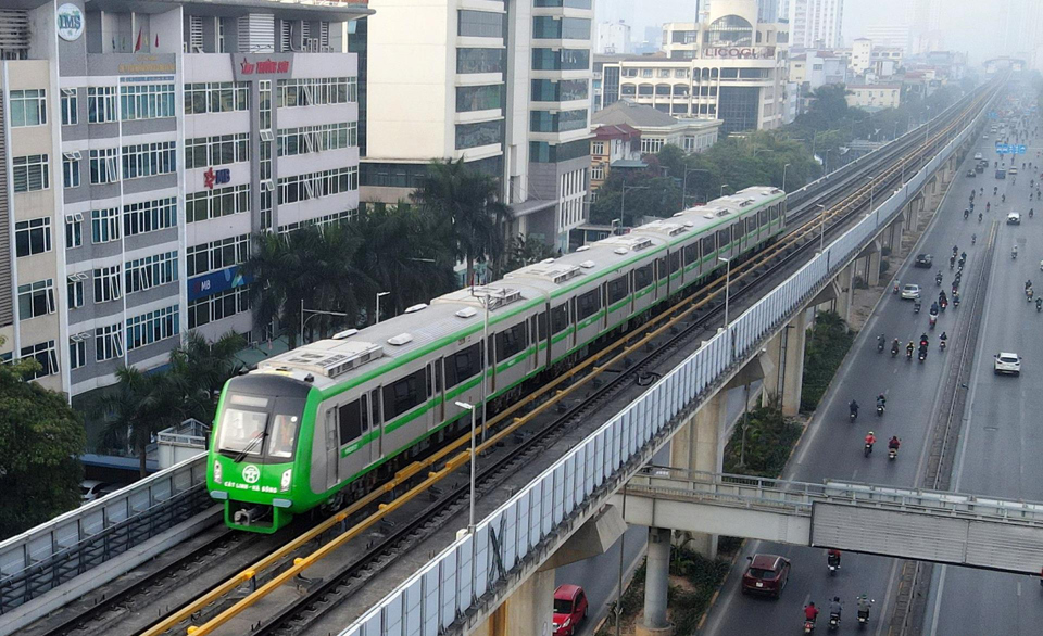 Tuyến đường sắt đô thị Cát Linh - Hà Đông được vận hành đáp ứng nhu cầu đi lại của người dân. Ảnh: Hải Linh