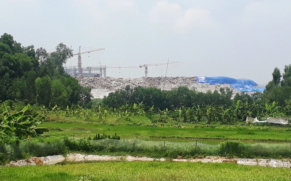 Khu vực chôn lấp rác thuộc Khu liên hợp xử lý chất thải huyện Sóc Sơn. Ảnh: Trọng Tùng