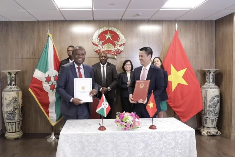 Lễ k&yacute; hiệp định miễn thị thực giữa Việt Nam v&agrave; Burundi